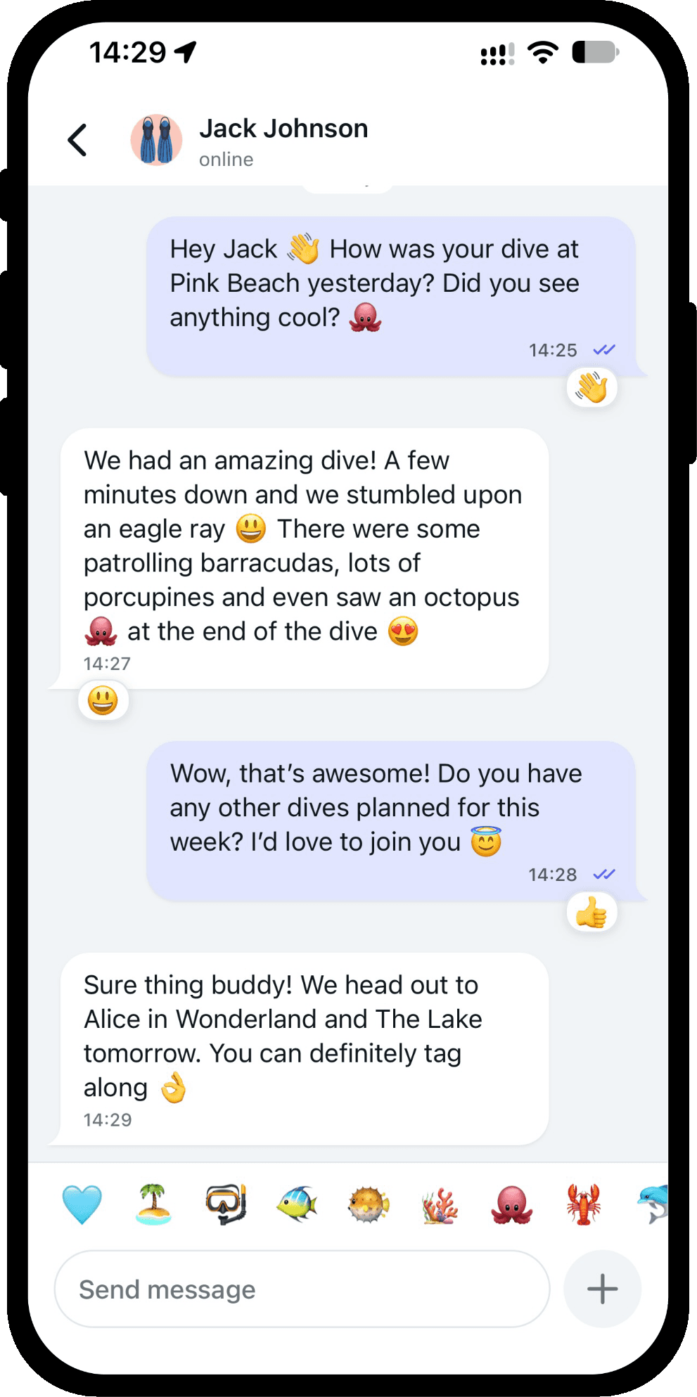 Chatting with a dive buddy in Scubaspot